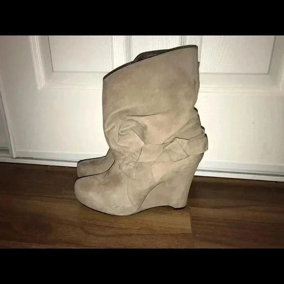 Vera Wang Lavender Suede ankle boots - Picture 7 of 7
